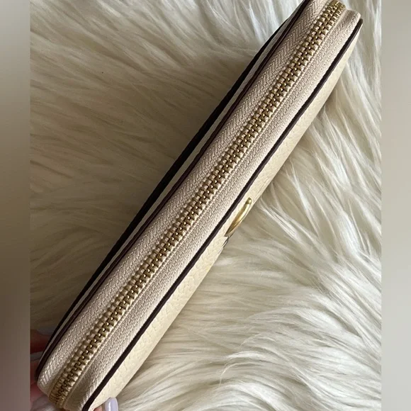 💰SOLD - CH472 - Disney X Coach Accordion Zip Wallet with Minnie Mouse - Picture 5 of 11